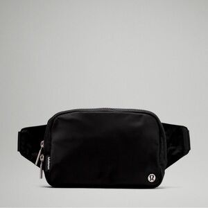 lululemon athletica Black Belt Bag 2L